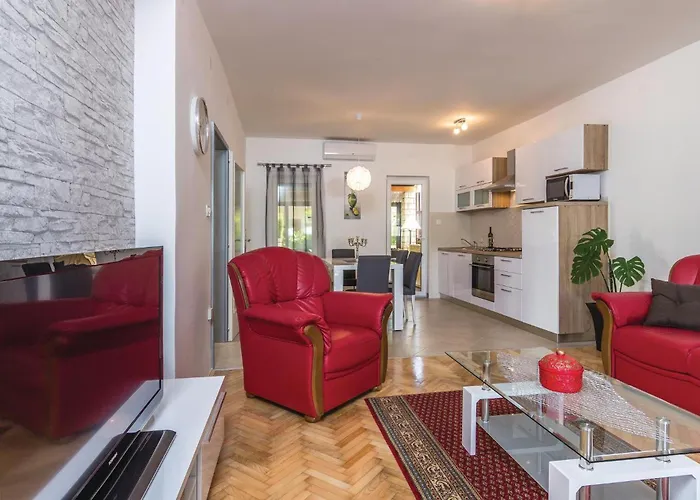 Awesome In With Kitchen Nyaraló