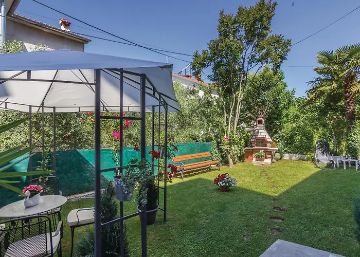 Awesome In With Kitchen Nyaraló