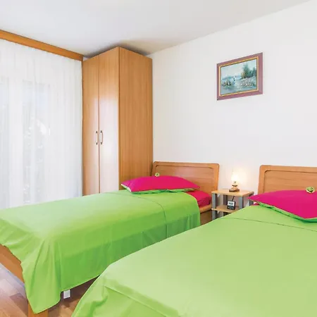 Awesome Home In Rovinj With Kitchen *