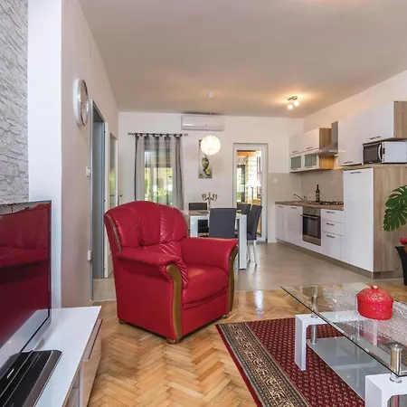Awesome Home In Rovinj With Kitchen Holiday home