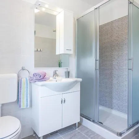 Awesome Home In Rovinj With Kitchen *
