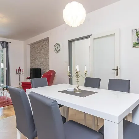 Awesome In With Kitchen Prázdninový dům Rovinj