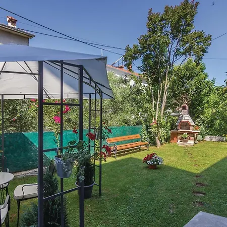 Awesome Home In Rovinj With Kitchen Holiday home